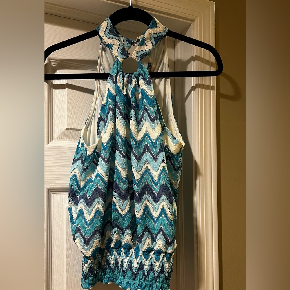 Write Your Story keyhole top. Size small
